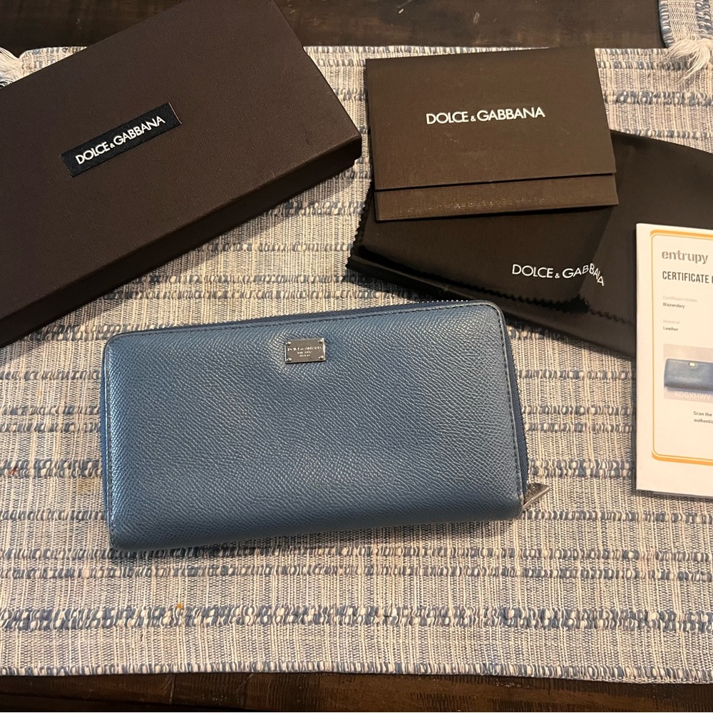Dolce & Gabbana Women Long Wallet COA included-Pre-Loved. Blue